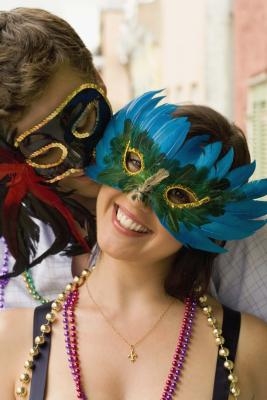 Diy mardi gras costume ideas The best thing about Mardi Gras is the costumes and masks. It's like the hardcore Halloween that works to sweep away the Winter blues in a flurry on confetti and brass horns. of Mask Method #1: Custom Fit Paper Mache Mask. Paper Mache Mask.