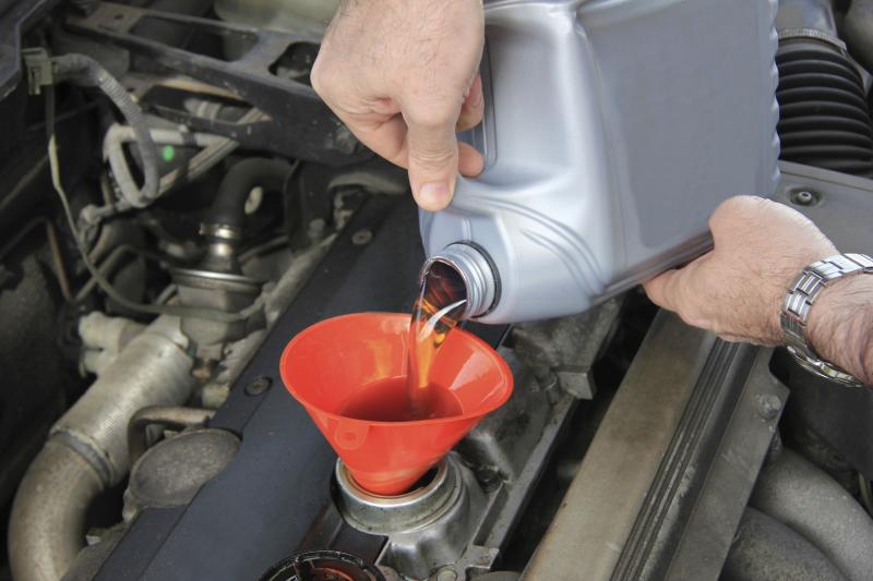 How to Choose the Oil and Fluids for an Oldsmobile Alero It Still