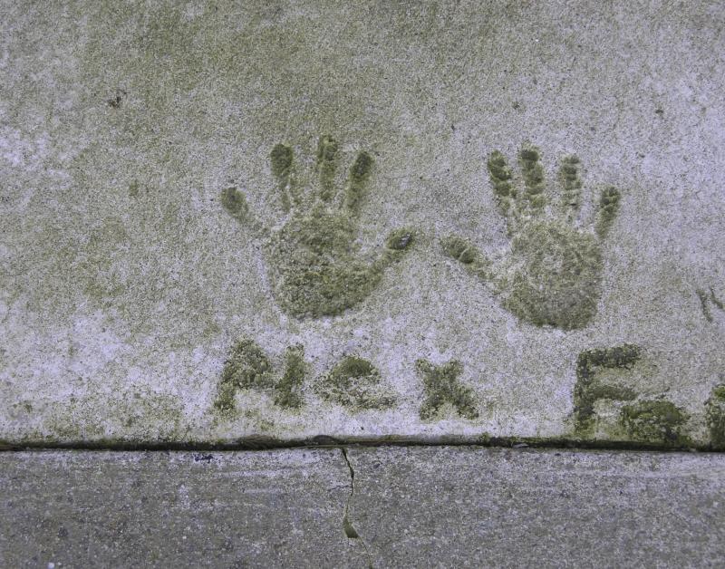 How to Put Handprints in Concrete (with Pictures) eHow