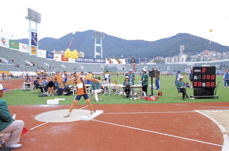 Shot Put Distance For High School at James Trudel blog